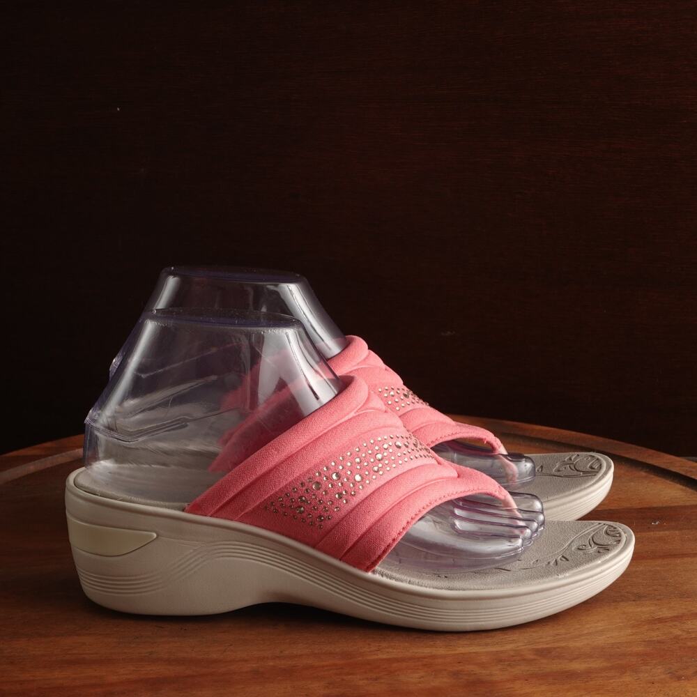 BZees Sandals WMS SZ 9M Pink Dazzle‎ Me Thong Wedge Comfort Coastal Beach Shoes